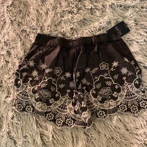 Gorgeous woven black shorts w/ flower design